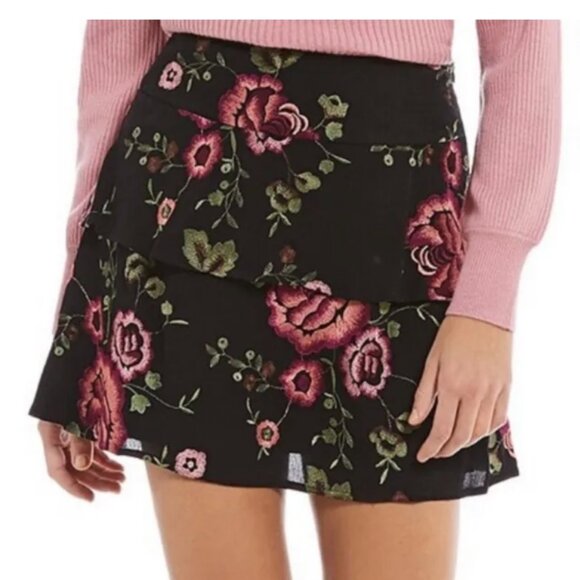 Gianni Bini Tiered Floral Mini Skirt Size 4 - Picture 1 of 4
